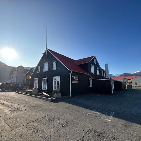 Taergesen Guesthouse Reydarfjordur Esterno foto