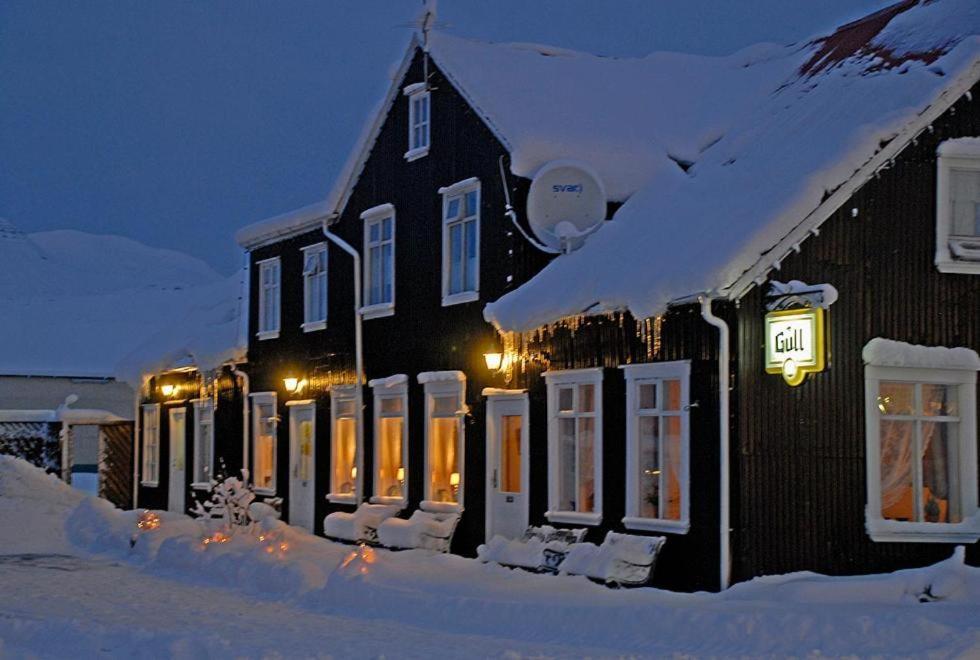 Taergesen Guesthouse Reydarfjordur Esterno foto
