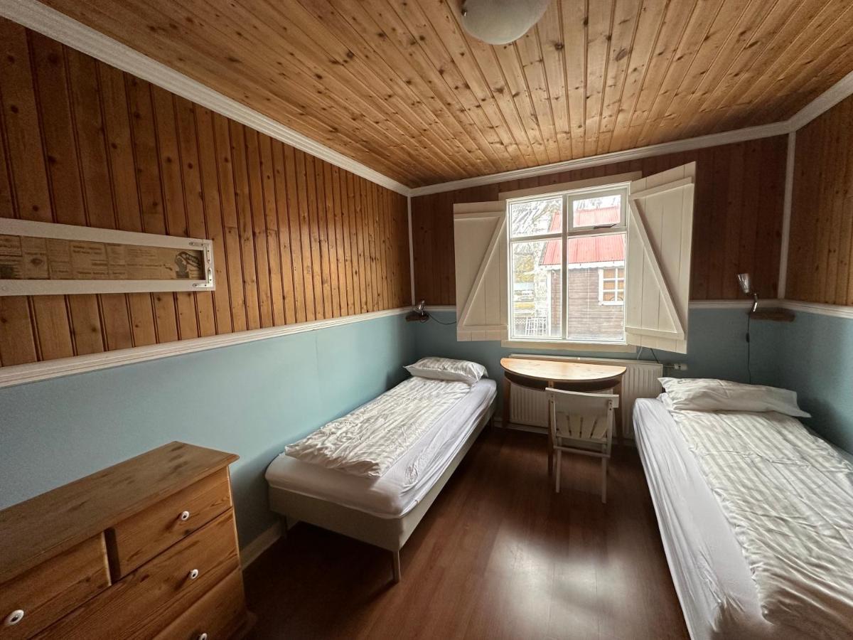 Taergesen Guesthouse Reydarfjordur Esterno foto