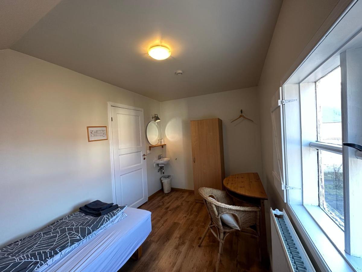 Taergesen Guesthouse Reydarfjordur Esterno foto
