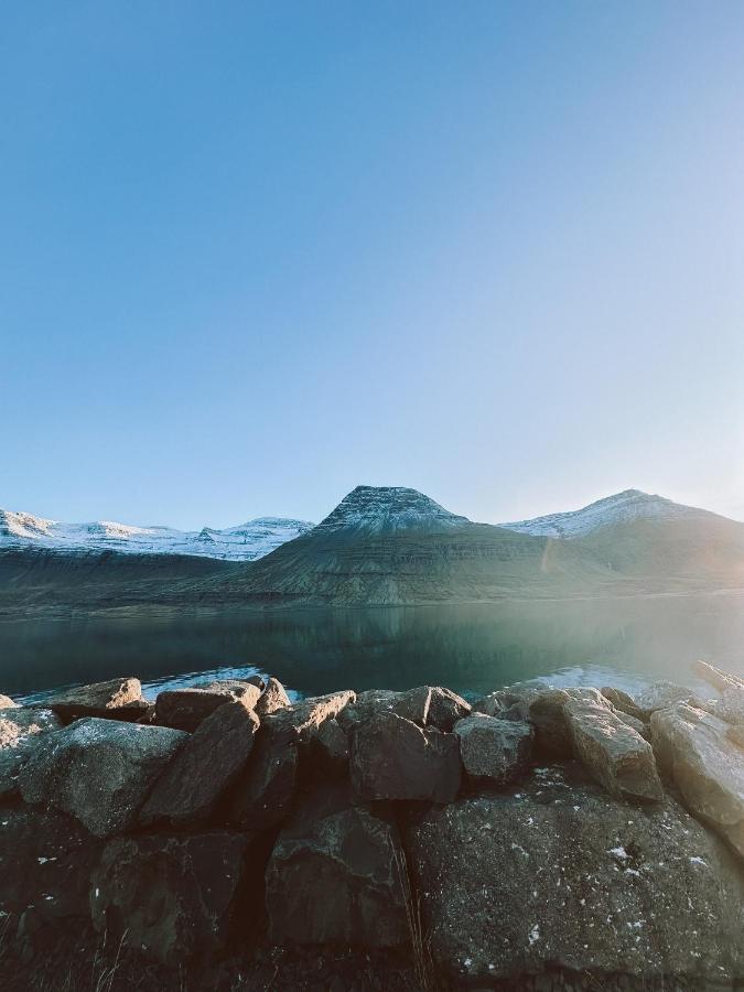 Taergesen Guesthouse Reydarfjordur Esterno foto