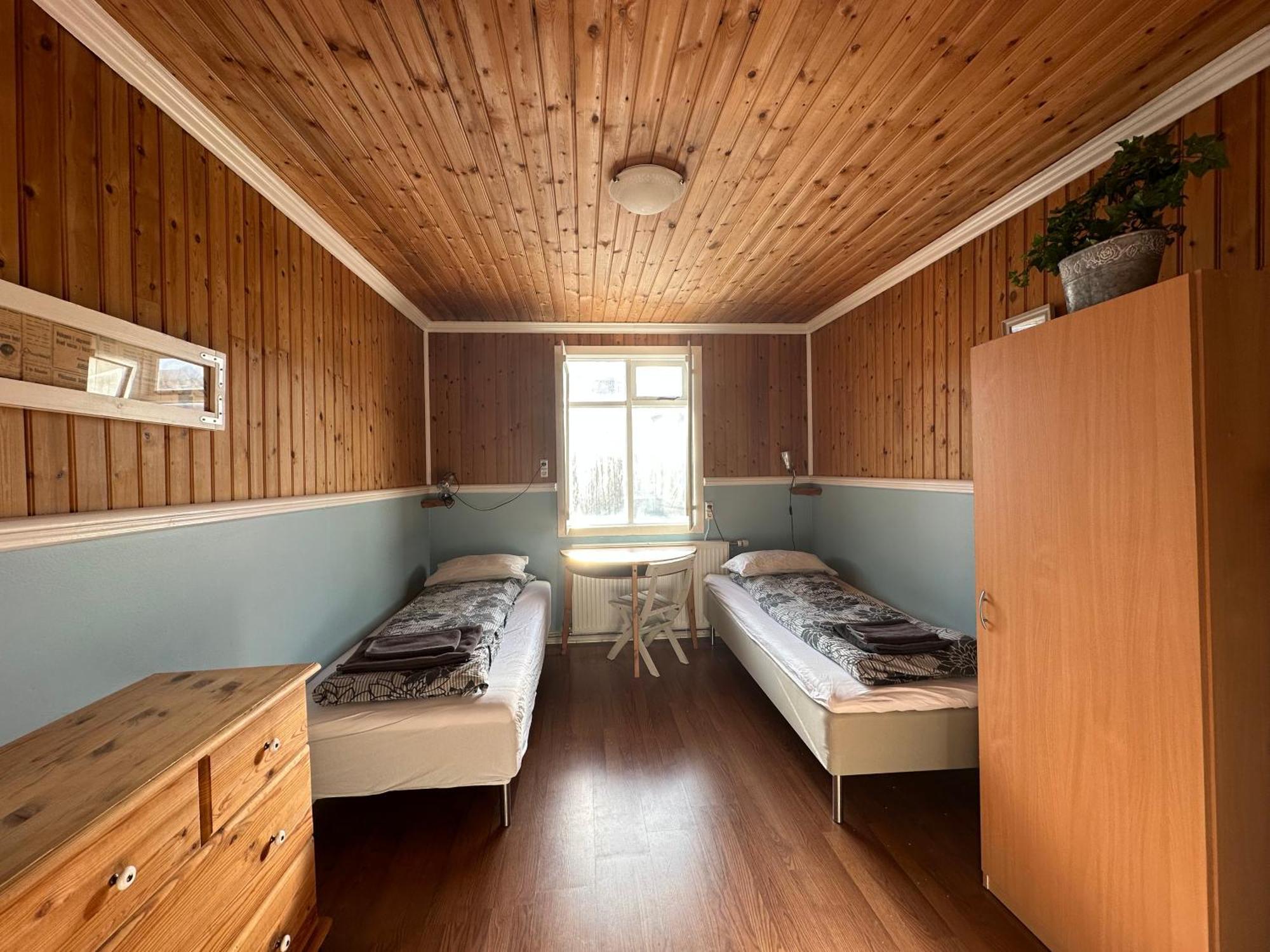 Taergesen Guesthouse Reydarfjordur Esterno foto